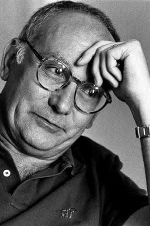 Mario Camus interpretando a