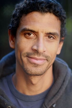 Markus Hamilton interpretando a Baptiste