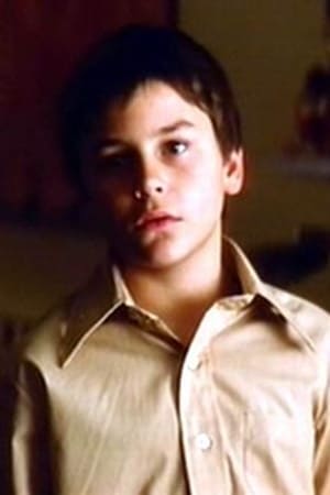 Matías Del Pozo interpretando a Harry