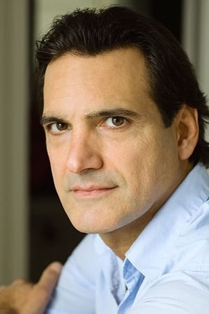 Matte Osian interpretando a Trucker