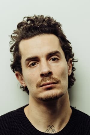 Mehdi Baki interpretando a Luca