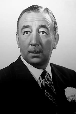 Melville Cooper interpretando a Mr. Burnham