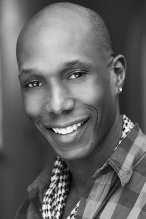 Mens-Sana Tamakloe interpretando a Knight