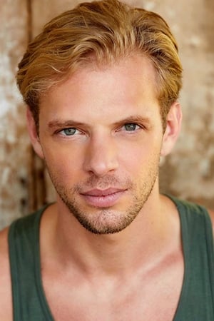 Mike Maolucci interpretando a