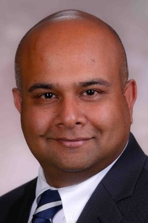 Farnaz Samiinia ha trabajado con Mo Faisal en 1 ocasiones