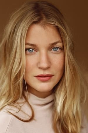 Mona Walravens interpretando a June