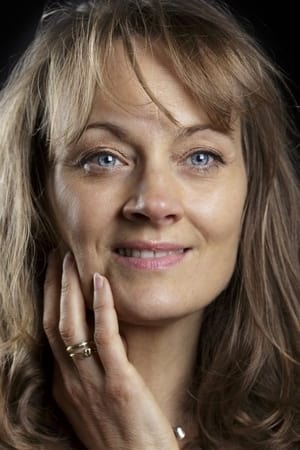 Louise Ressort ha trabajado con Nadège Perrier en 1 ocasiones