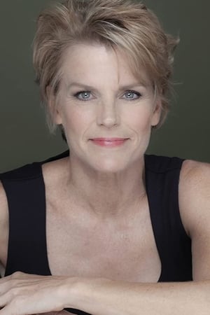 Nina Hodoruk interpretando a Warden Danvers