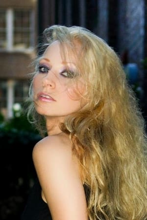 Olga Miller interpretando a Erica George (ghost)