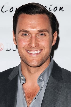 Owain Yeoman interpretando a Oliver Lewis