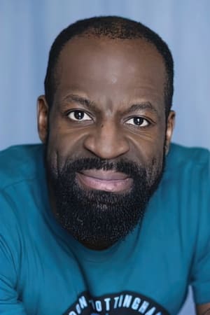 Pol White interpretando a Léon Nkomo