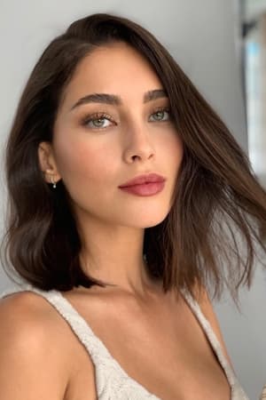 Priscilla Quintana interpretando a Christine