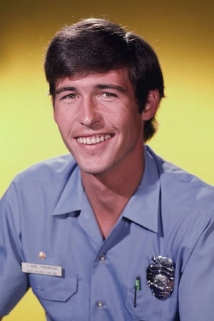 Randolph Mantooth interpretando a Admiral Edwards