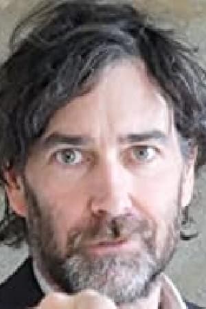 Richard Kovacs interpretando a Jim