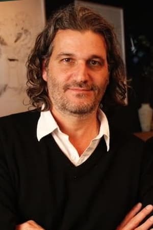 Robert Bauer interpretando a Dirk