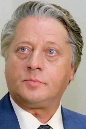 Roberto Vezzosi interpretando a Commissario