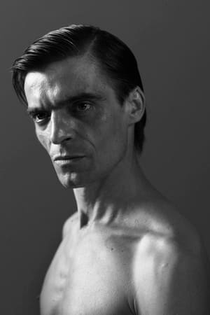 Roland Tzafetás interpretando a Shepherd