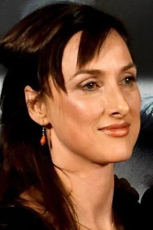 Angela Ashton ha trabajado con Ruth Becquart en 1 ocasiones