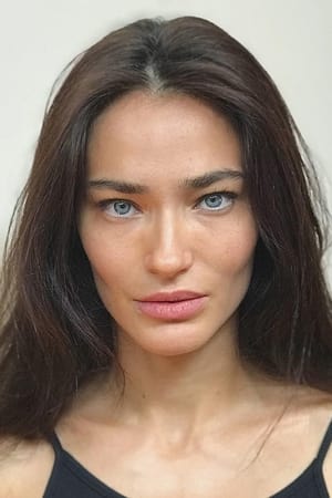 Saadet Işıl Aksoy interpretando a Ayla