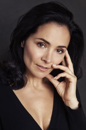 Sarah Edmondson interpretando a Isabella