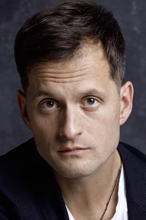 Sergey Agafonov interpretando a Man in the Dining Car