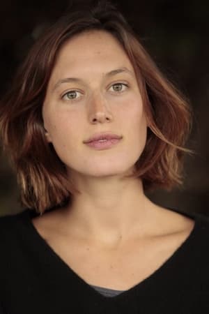 Shane Adler interpretando a Skyy