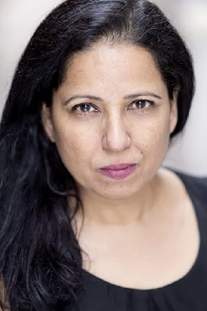 Shobu Kapoor interpretando a Rhea of the Cross