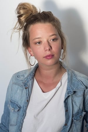 Sophie Breyer interpretando a Camille