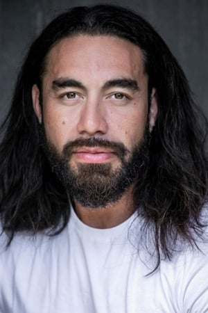 Stephen Grey interpretando a Thug 3