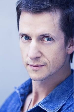 Stephen Park interpretando a Craig Murphy