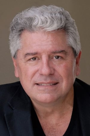 Steve Hayes interpretando a Father Michael