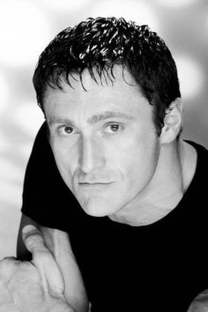 Taras Kostyuk interpretando a Cigar store worker