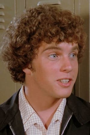 Tegan West interpretando a Rory