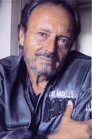 Vassili Karis interpretando a Pete