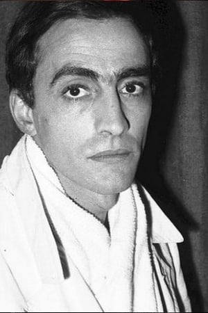 Walter Reyno interpretando a Modesto