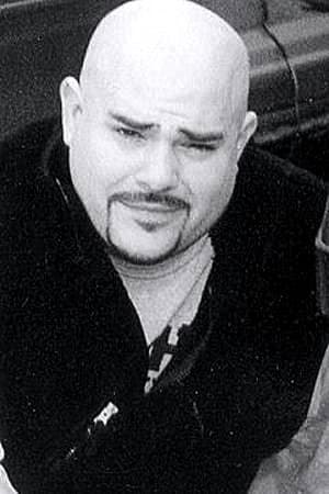 Wayne Douglas Morgan interpretando a Organizer