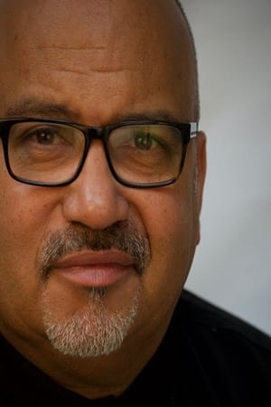 William Vanderpuye interpretando a Aitch