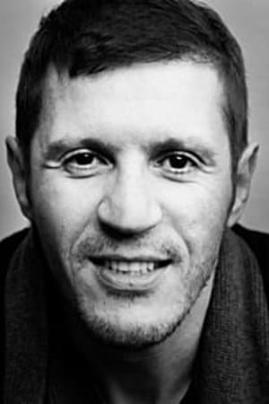 Younes Bachir interpretando a Hamid