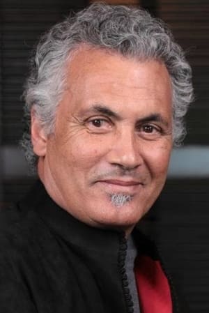 Younes Megri interpretando a 