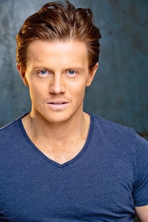 Zachary Garred interpretando a Shaun