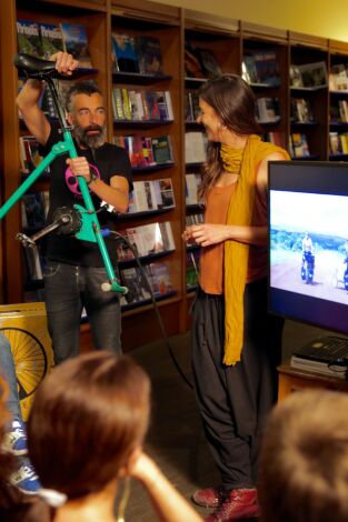 Carátula de África en Cinecicleta