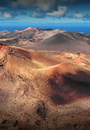 Carátula de Canarias. Tierra de volcanes