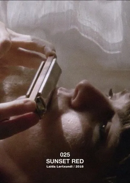 Kane Lafia interpreta a en 025 Sunset Red