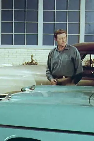 Paul Langton interpreta a en 1104 Sutton Road