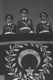 Muhsin Batur interpreta a Self en 12 Eylül: Darbenin Ayak Sesleri