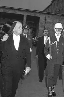 Ferruh Bozbeyli interpreta a Self en 12 Eylül: Renklerin Çatışması