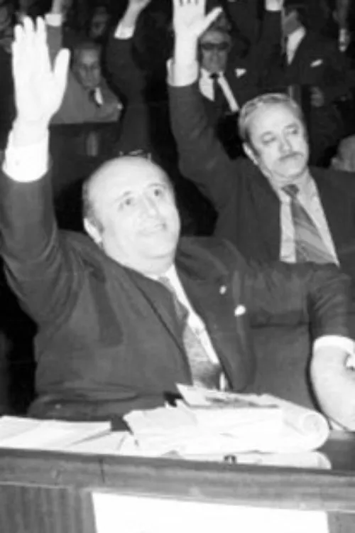 Ertugrul Kürkçü interpreta a Self en 12 Mart: Rövanş