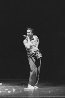 Joe Goode interpreta a Performer en 29 Effeminate Gestures