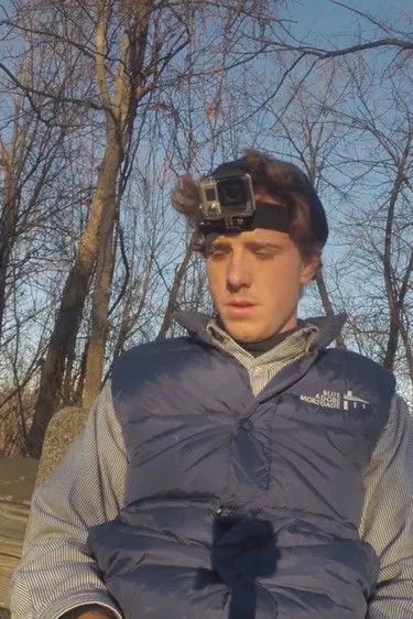 Dylan Redford interpreta a  en 3 Voice Memos