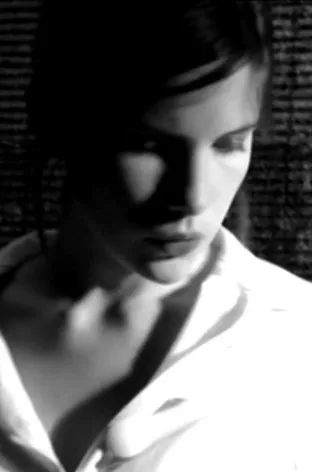 Judith Davis interpreta a en 370 rue Saint-Honoré